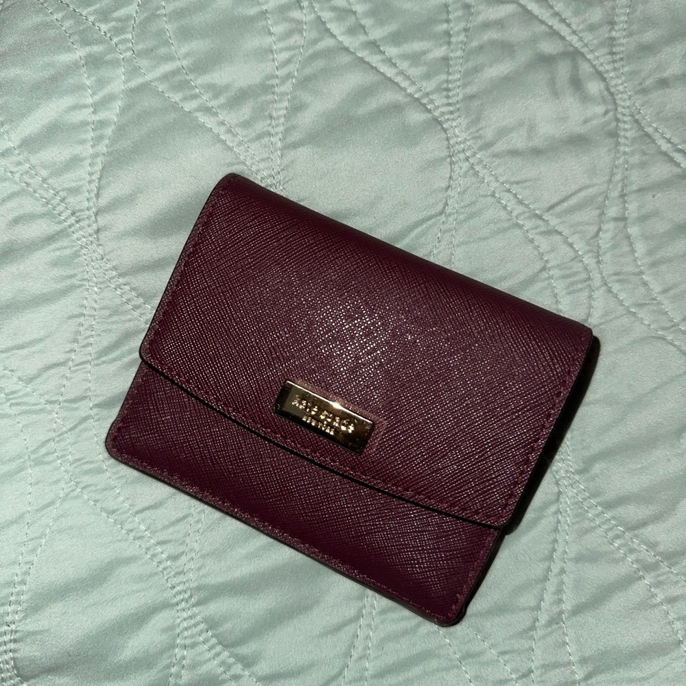 Kate spade small wallet. Plumish color. Great condition.